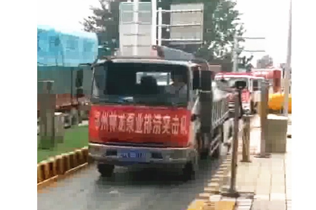 我公司新組織的搶險排澇設(shè)備及人員，出發(fā)馳援焦作災(zāi)區(qū)，兄弟們辛苦了，加油！